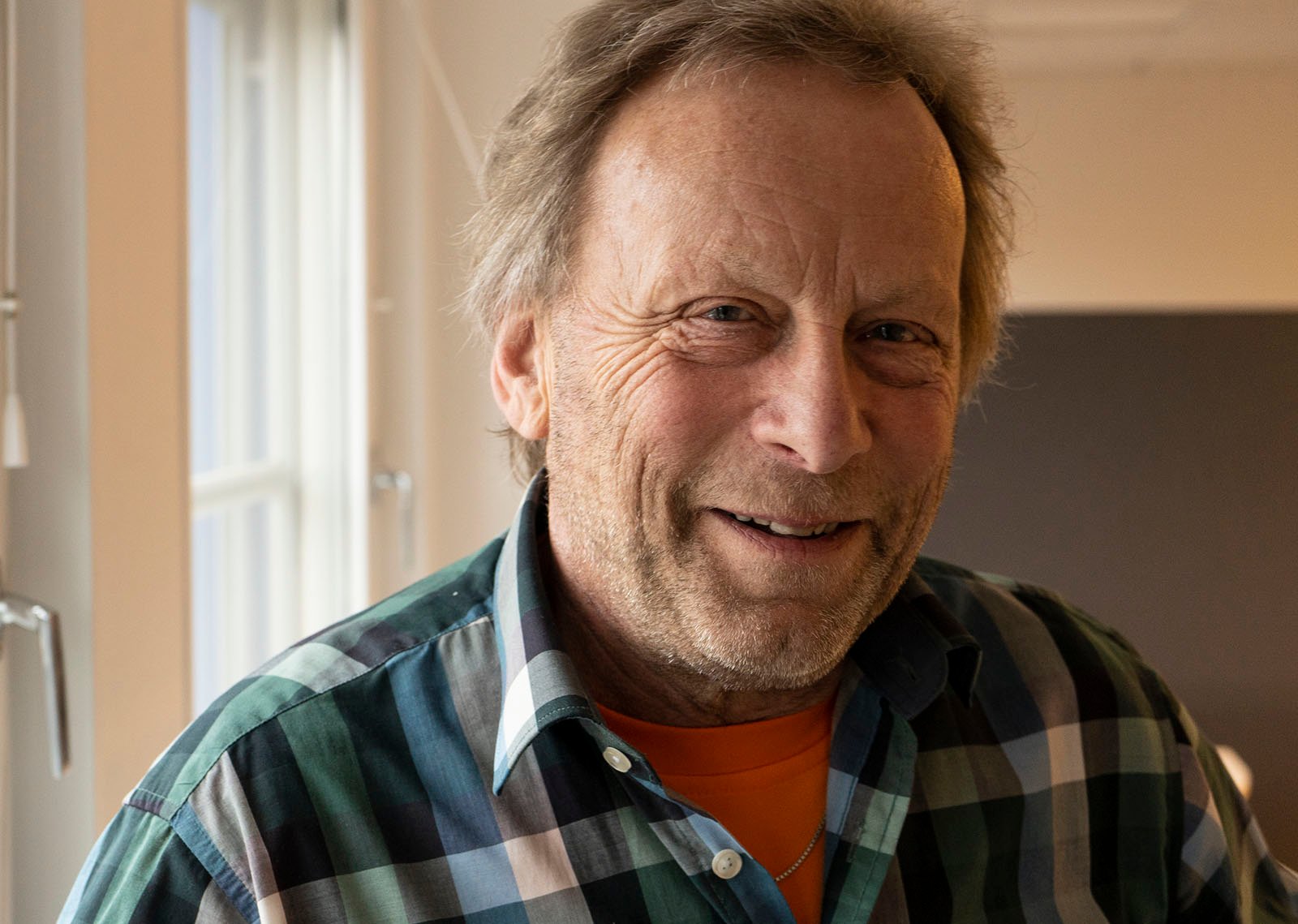 alf porträtt glad kund